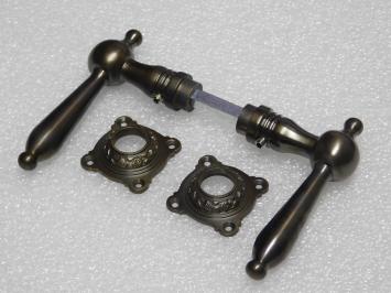 Türgriffe „Revo“ mit Rosetten – Set aus patiniertem Messing