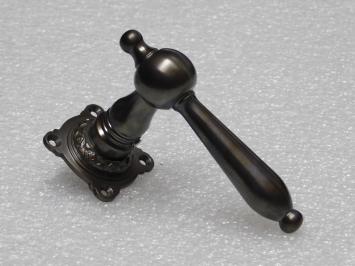 Türgriffe „Revo“ mit Rosetten – Set aus patiniertem Messing