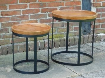 Set de 2 tables robustes - bois avec base en métal noir