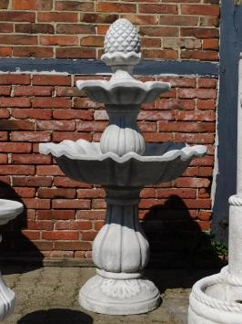 Fontaine en pierre - avec pomme de pin - 140 cm - gracieuse - blanche