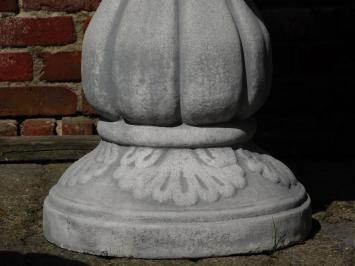 Fontaine en pierre - avec pomme de pin - 140 cm - gracieuse - blanche