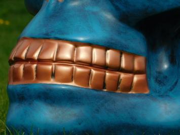 Großer Totenkopf 60 x 65 cm – blau mit Bronze – Polystone