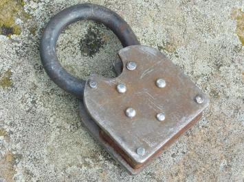 Antiek slot, hangslot met werkend slot - middeleeuwse-look