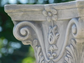 Socle classique – pierre – 80 cm – colonne avec chapiteau