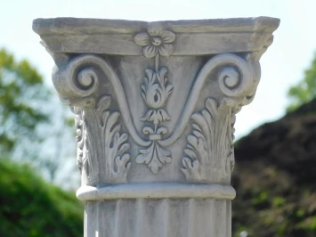 Socle classique – pierre – 80 cm – colonne avec chapiteau