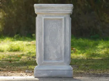 Steinsockel für Gartenfigur oder Vase – rechteckig – 47 cm