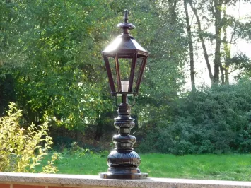 Lanterne sur socle noire – aluminium – hauteur 83 cm