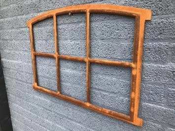 Stallfenster - mit Rundbögen - Wanddekoration aus Gusseisen