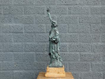 Een bronzen beeld/sculptuur van 'THE STATUE OF LIBERTY'