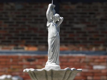 Fontaine femme – 170 cm – pierre – jeu d'eau classique