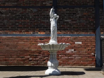 Brunnen aus Stein mit Frau – 170 cm – Stein – klassisches Wasserspiel