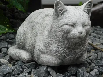 Liegende Katzenstatue – Stein – Gartenstatue – 30 cm