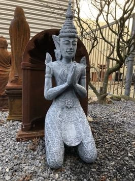 Knielende tempelwachter - polystone - 87 cm - in detail