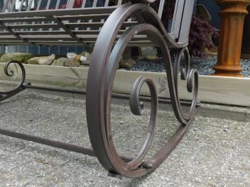 Klassieke / antieke tuinbank, schommelbank smeedijzer, tuin / buiten