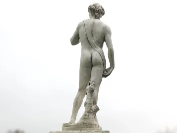 David auf Sockel - Gartenstatue Stein - 170 cm - klassisch weiß