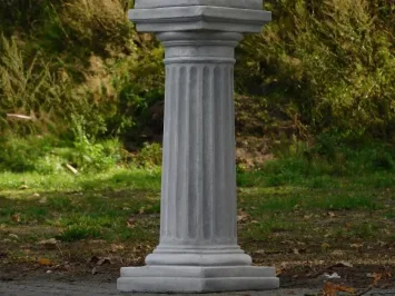 Statue d’ange sur socle – sculpture en pierre – 150 cm