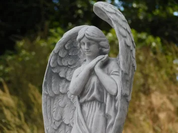 Statue d’ange sur socle – sculpture en pierre – 150 cm