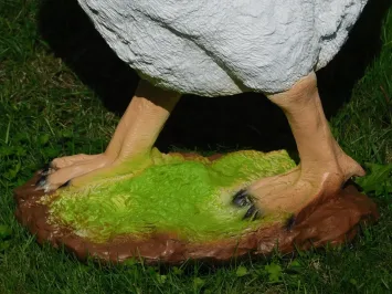 Natuurgetrouw ganzenbeeld van polystone – 80 cm hoog