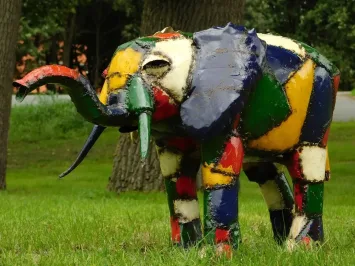 Unieke olifant beeld 'Tariq' – handbeschilderd – metaal