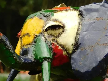 Einzigartige Elefantenstatue „Tariq“ – handbemalt – Metall