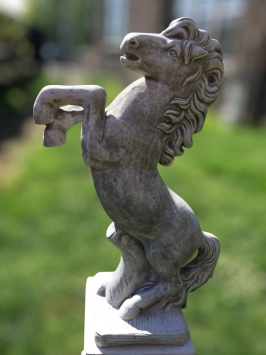 Cheval - sur socle - statue animalière en pierre - 110 cm - classique