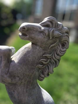 Cheval - sur socle - statue animalière en pierre - 110 cm - classique