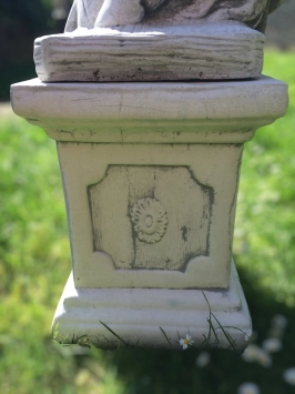 Paard - op sokkel - stenen dierenbeeld - 110 cm - klassiek