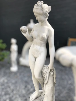 Gartenstatue Gott - Venus mit Apfel - klassische Steinfigur