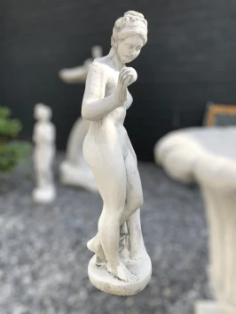Gartenstatue Gott - Venus mit Apfel - klassische Steinfigur