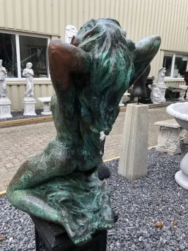Weibliche Figur – Gusseisen – 75 cm – Kupferplattierung