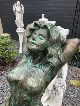 Weibliche Figur – Gusseisen – 75 cm – Kupferplattierung