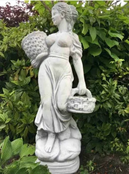 Vrouw met manden - stenen beeld - 138 cm - gedetailleerd