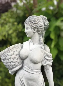 Frau mit Körben - Steinstatue - 138 cm - detailreich