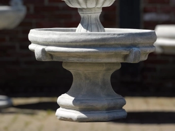 Fontaine en forme de pomme de pin – 120 cm – pierre – ronde classique