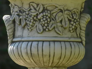 Vase de jardin avec grappes de raisin – 50 cm – vase rond – pierre