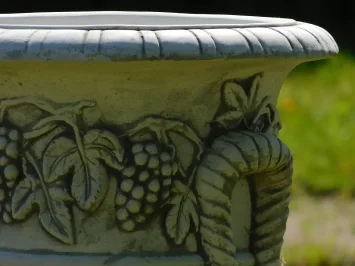 Vase de jardin avec grappes de raisin – 50 cm – vase rond – pierre