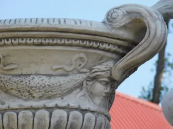 Vase de jardin ovale – 60 cm de haut – style français – en pierre