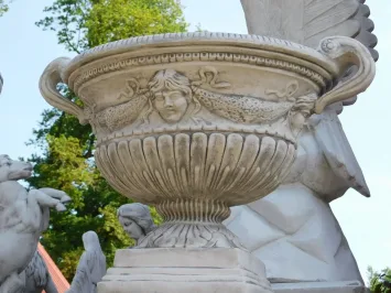 Vase de jardin ovale – 60 cm de haut – style français – en pierre