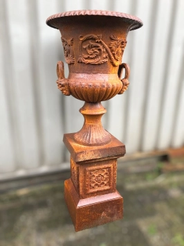 Vase de jardin sur piédestal – oxyde foncé – fonte – 130 cm