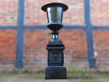 Vase de jardin en fonte sur pied – 125 cm – noir classique