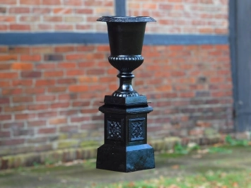 Vase de jardin en fonte sur pied – 125 cm – noir classique