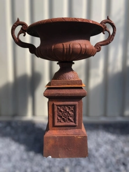 Vase de jardin sur pied – 110 cm – fonte – design classique