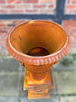 Vase de jardin sur pied – 135 cm – fonte – marron classique