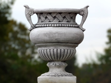 Pot de fleurs à anses sur socle – 103 cm – pierre massive