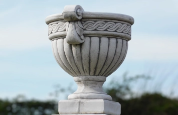 Großer Kelch, Blumentopf Stein, klassische Gartendekoration