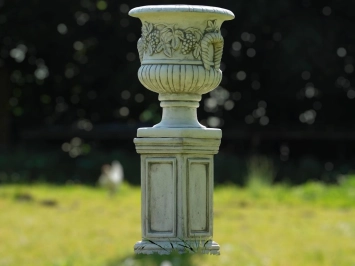 Vase de jardin avec raisins sur piédestal - 97 cm - Pierre