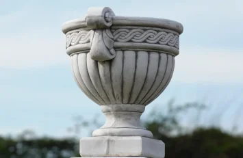 Großer Kelch, Blumentopf Stein, klassische Gartendekoration