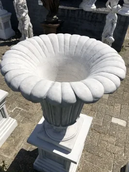 Vase de jardin tulipe sur piédestal – 135 cm – vase en pierre massive