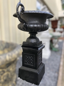 Vase de jardin sur pied – 110 cm – fonte – noir classique
