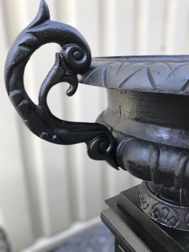 Vase de jardin sur pied – 110 cm – fonte – noir classique